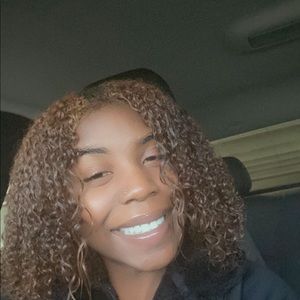 Meet your Posher, Jade